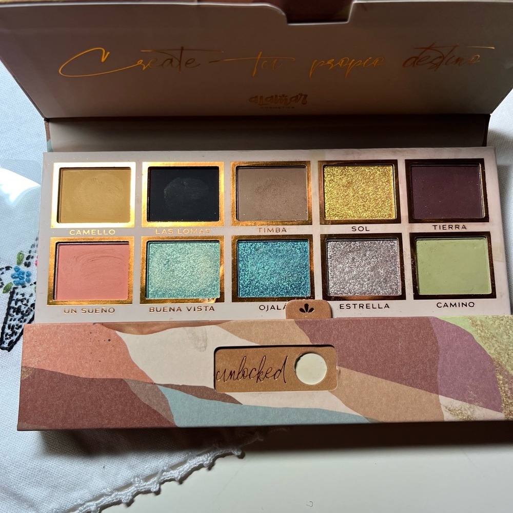 Destino eye shadow palette
